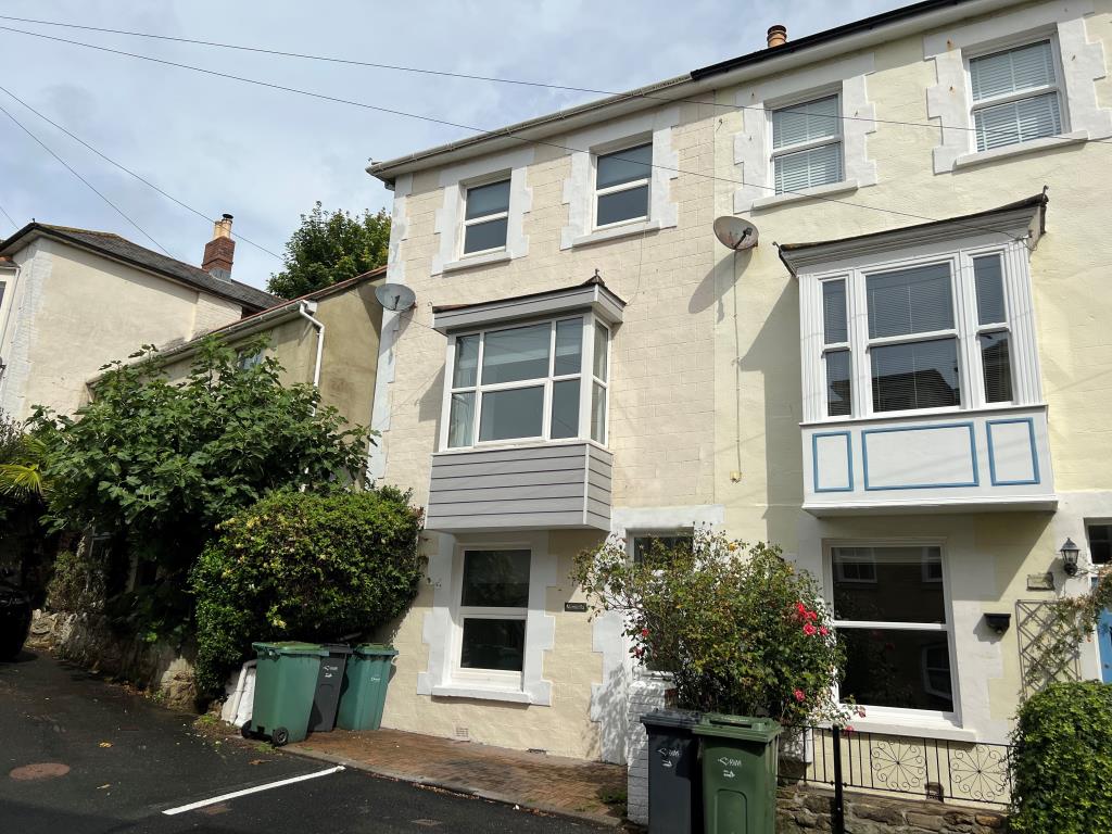 Lot: 63 - FOUR-BEDROOM HOUSE FOR OWNER OCCUPATION, LETTING OR HOLIDAY USE -